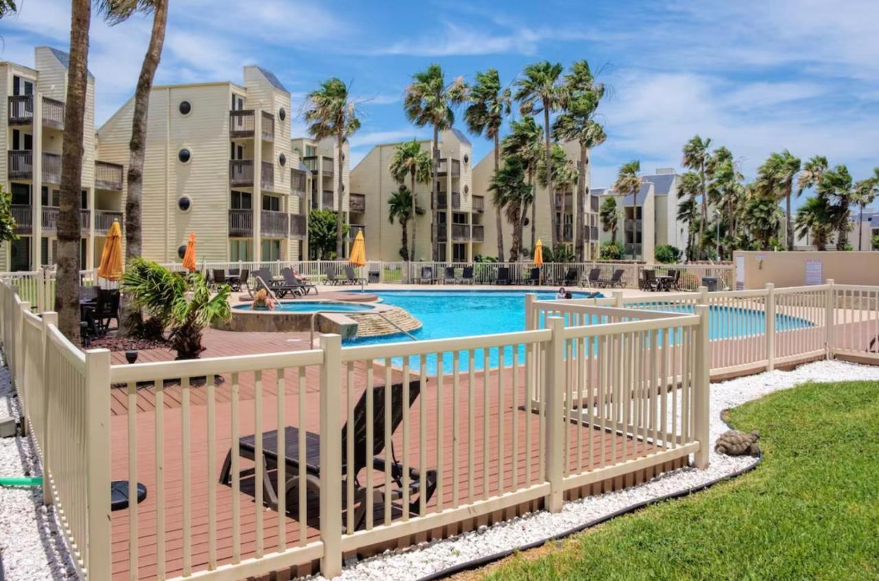 New Stunning Ocean-View Beachfront Resort, Heated Pool! 사우스 파드레 아일랜드 외부 사진