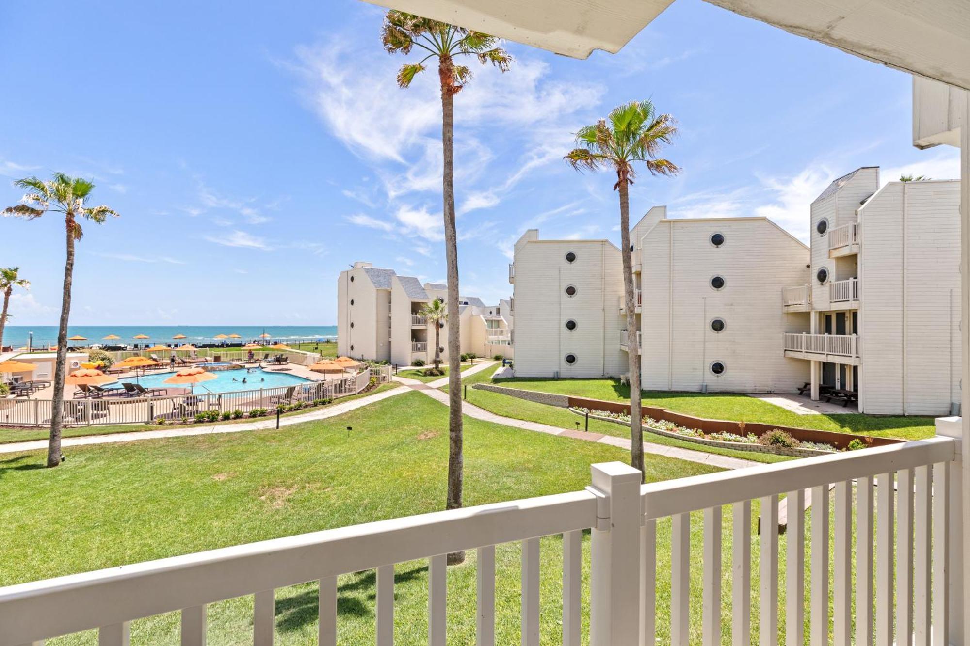 New Stunning Ocean-View Beachfront Resort, Heated Pool! 사우스 파드레 아일랜드 외부 사진